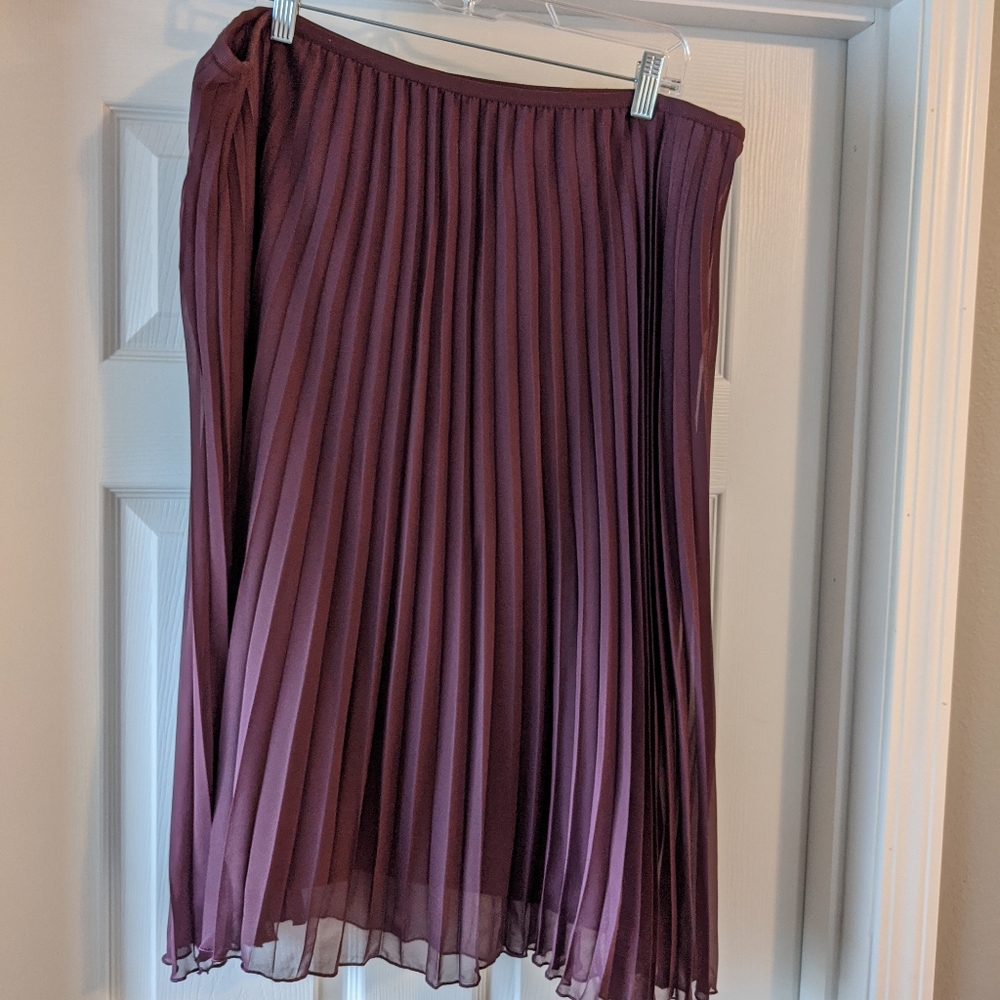 Wine Pleated Midi Skirt Size XL Covington.